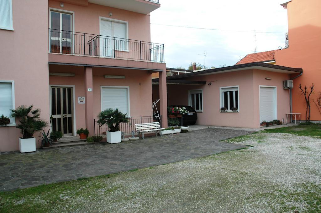 Villa Linda Affittacamere Bellaria-Igea Marina Eksteriør billede