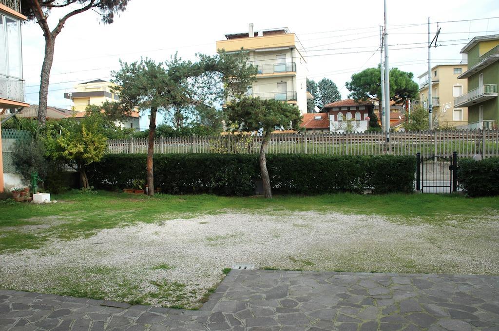 Villa Linda Affittacamere Bellaria-Igea Marina Eksteriør billede