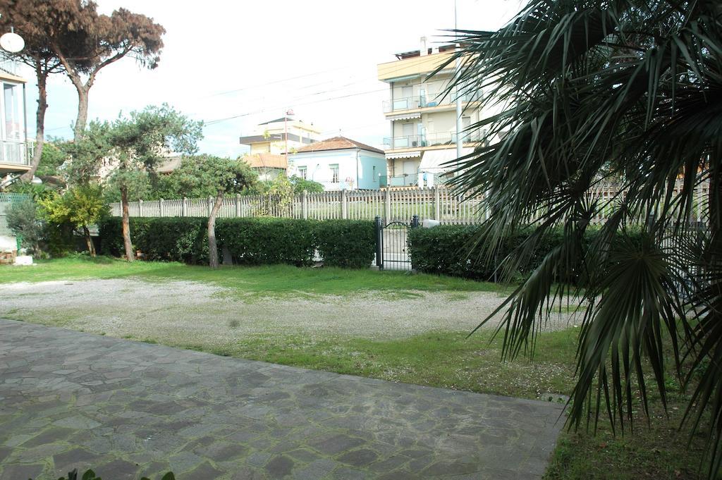 Villa Linda Affittacamere Bellaria-Igea Marina Eksteriør billede
